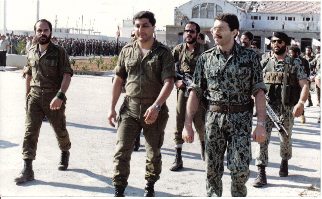 1981 – Elias Zayek, Bachir Gemayel et Joe Eddé lors du défilé de ...